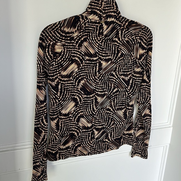 ST. JOHN SPORT Mock Neck Long Sleeve Psychedelic Design Brown Tan Petite XSMALL - Picture 3 of 16